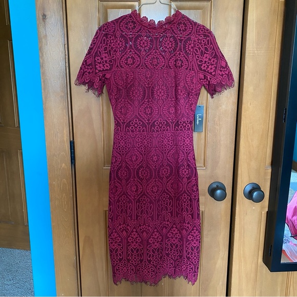 Lulu’s Lace Dress - Picture 7 of 9